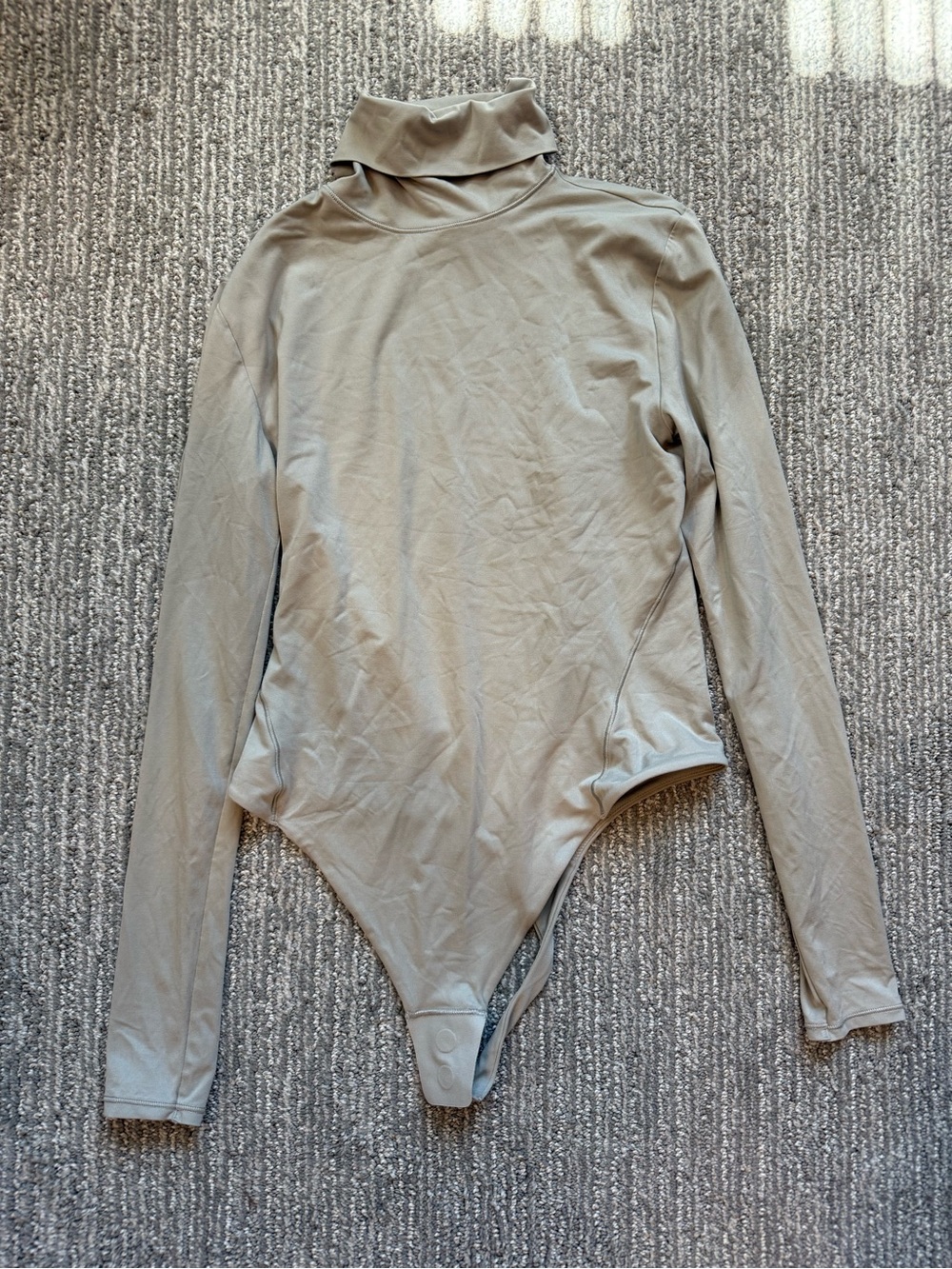 Lululemon Beige Long Sleeve Turtleneck Bodysuit Women’s Medium Mock Neck Stretch